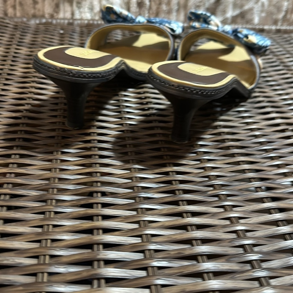 Liz Claiborne heels - Picture 2 of 5